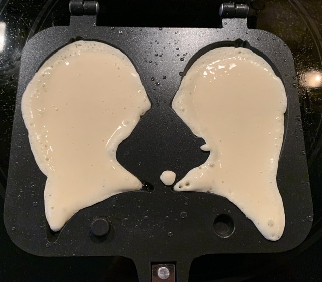 putting on the taiyaki batter