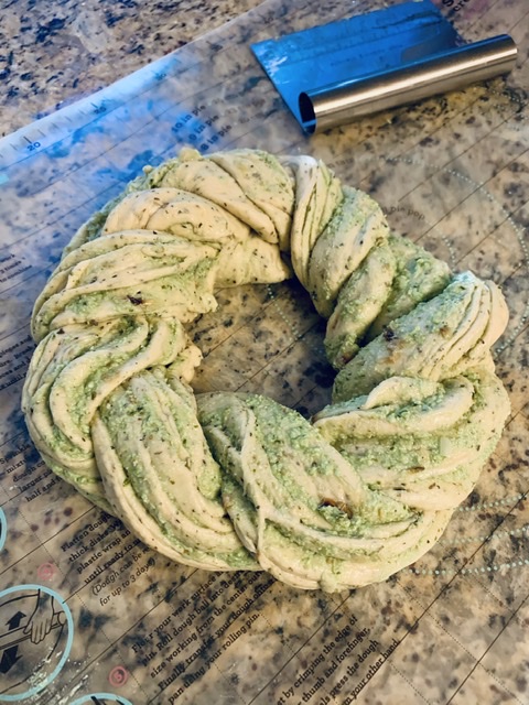 Pesto Cheese Brioche Knot