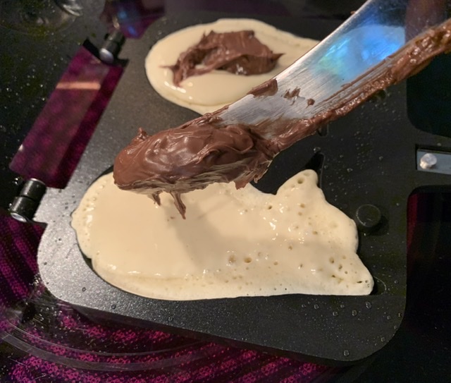 Filling the center with Nutella