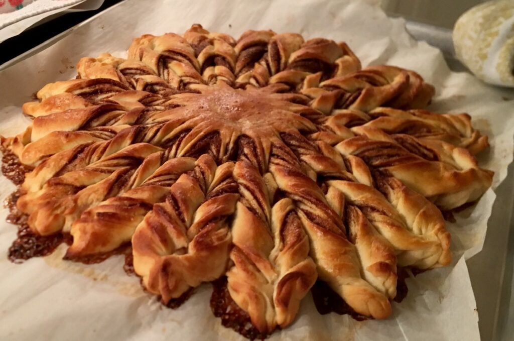 16-points cinnamon star bread