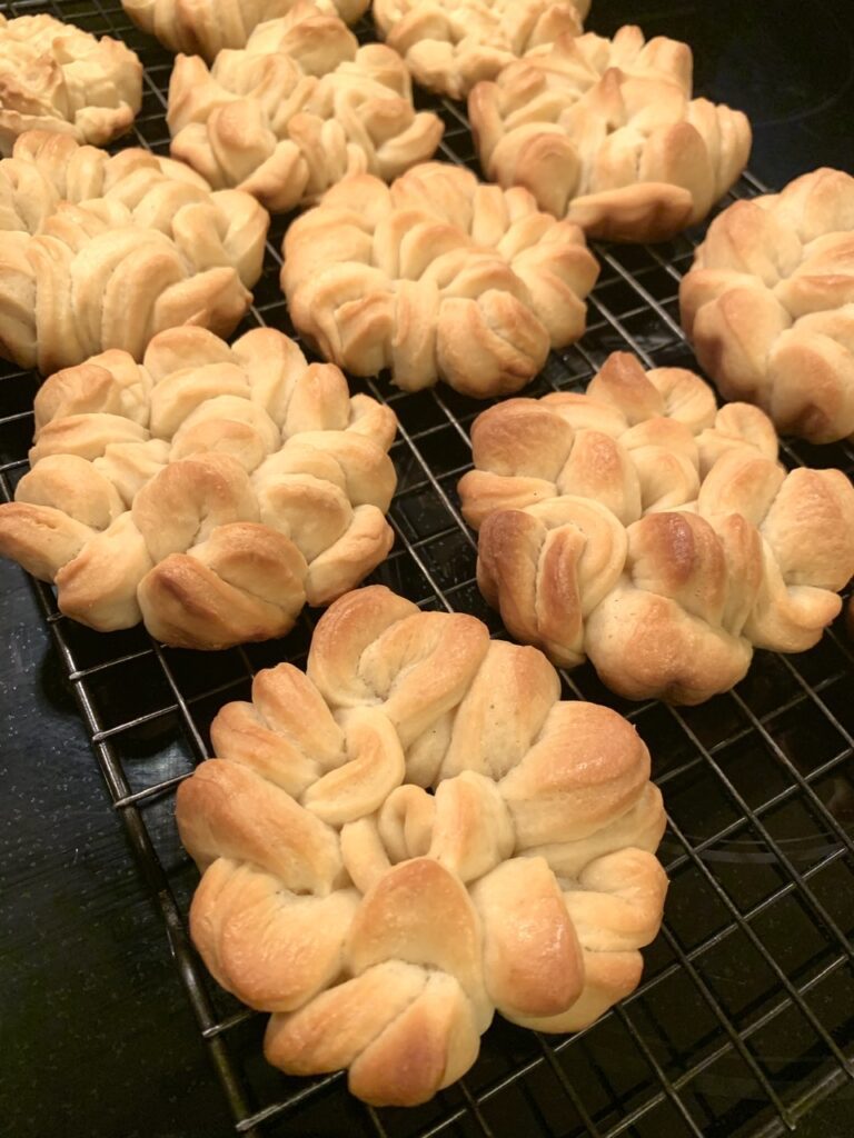 Elegant Russian Lace Rolls