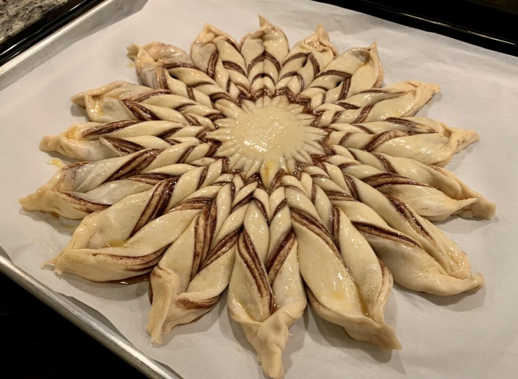 16-points star bread- cinnamon sugar