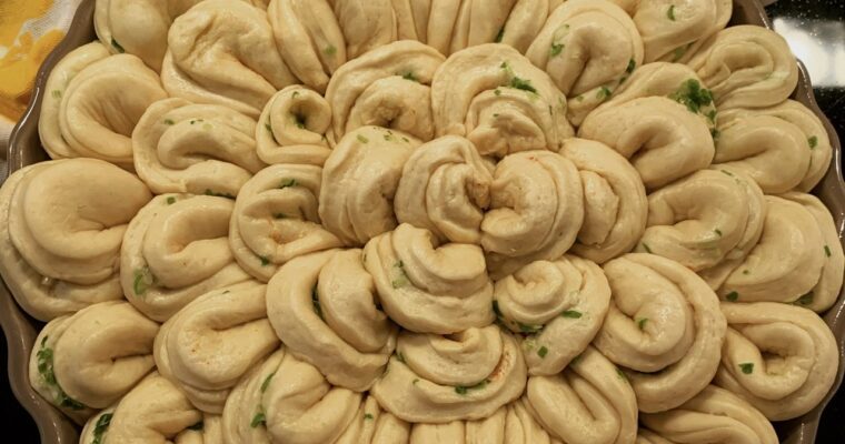 Beautiful Pull-Apart Flower Petals Garlic Bread